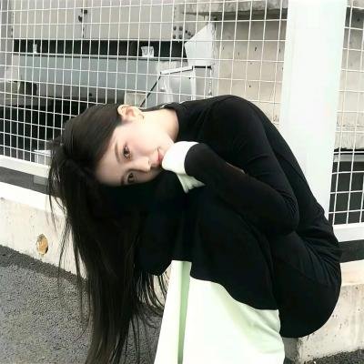 在角落,主教身边